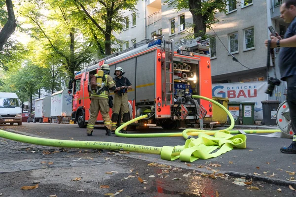 Berlinli itfaiyeciler iş başında.