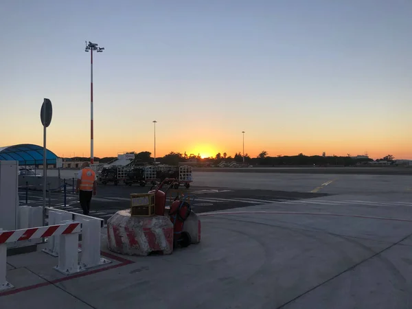 ローマ イタリア 2020年9月5日 空港滑走路上の日没 — ストック写真