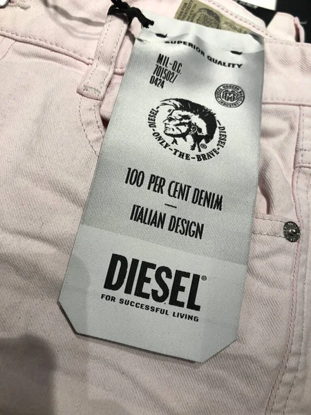 Roma Italia Septiembre 2020 Vaqueros Plegados Diesel Estante Tienda — Foto de Stock