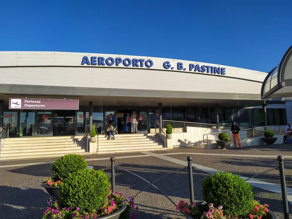 Ciampino, İtalya - 24 Eylül 2019: Ciampino Giovan Battista Pastine Havaalanı 'nın dış cephesi