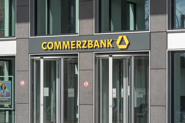 Hamburgo Alemania Marzo 2021 Señalización Una Sucursal Commerzbank Commerzbank Uno —  Fotos de Stock