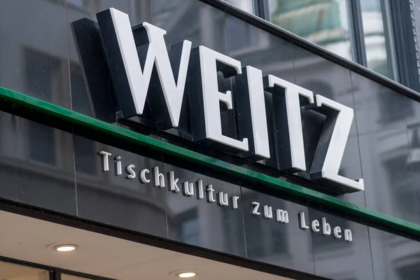 Hamburg, Almanya - 28 Mart 2021: Weitz adlı mutfak aksesuarları, porselenler, cam eşyalar ve ev aksesuarları satan Alman şirketinin imzası