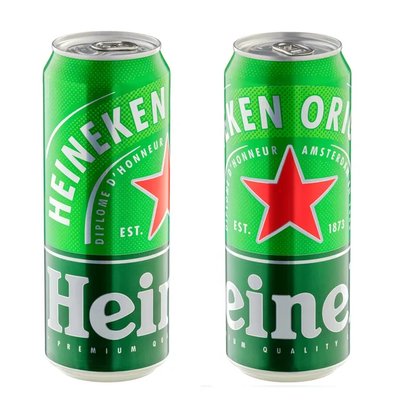 Latas Cerveza Heineken Cierran Aisladas Sobre Fondo Blanco Volgogrado Rusia — Foto de Stock