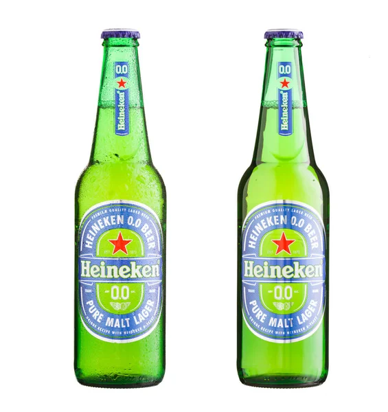 Heineken Botellas Cerveza Sin Alcohol Cierran Aisladas Sobre Fondo Blanco — Foto de Stock