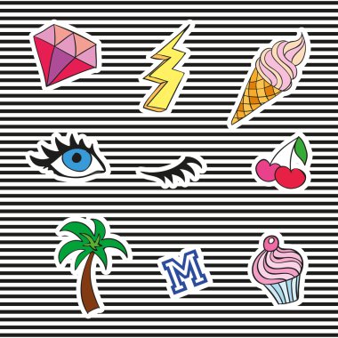 Moda yama rozetleri farklı unsurları ile. Çıkartmalar, iğne, yamalar ve karikatür 80s 90s çizgi roman tarzı koleksiyonunda el yazısıyla aldığınız notları ayarlayın. Eğilim. Vektör illüstrasyon izole.