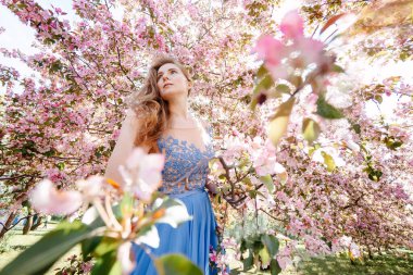 Sakura bahçesindeki peri masalı kızı..