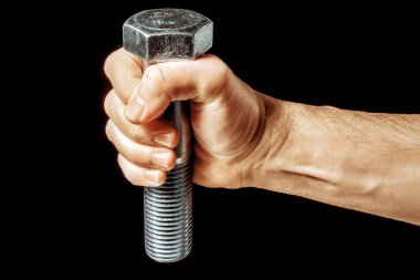 Erkek elinde bir izole çelik cıvata