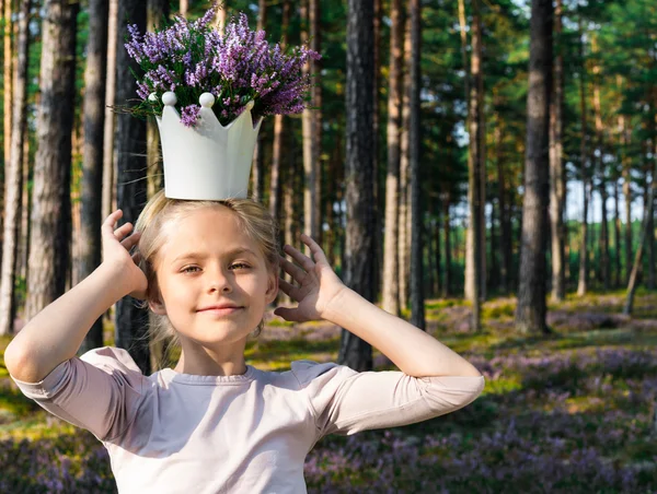 Legszebb gyermekét tartja a korona a fején, heather — Stock Fotó