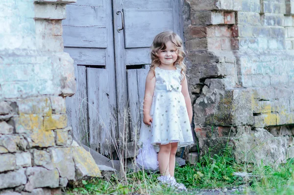 Маленькое платье принцессы — стоковое фото