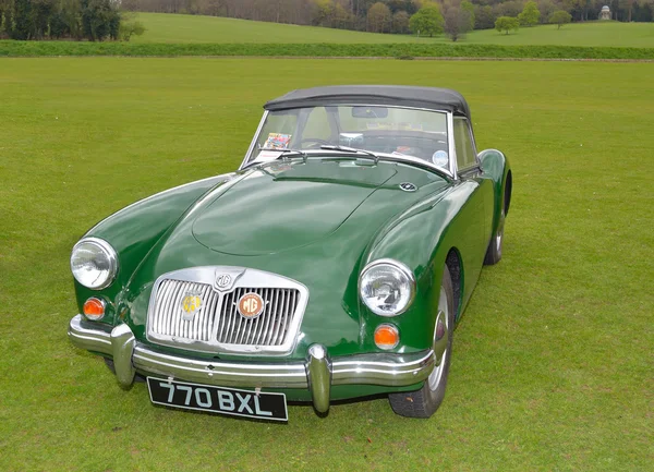 Klassieke groene Mg A Sports motor car. — Stockfoto