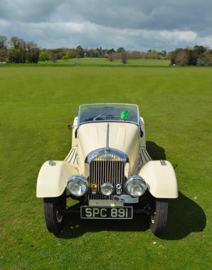  Klasik beyaz Morgan motor araba