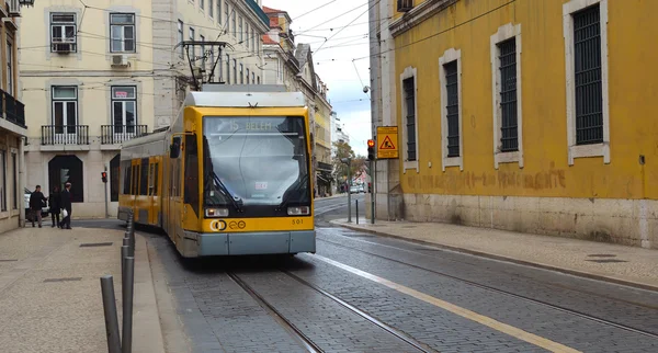 The modern number 15 Lisbon tram to Belem. — Stock Photo, Image