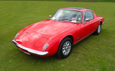  Klasik Kırmızı Lotus Elan + 2 spor araba 