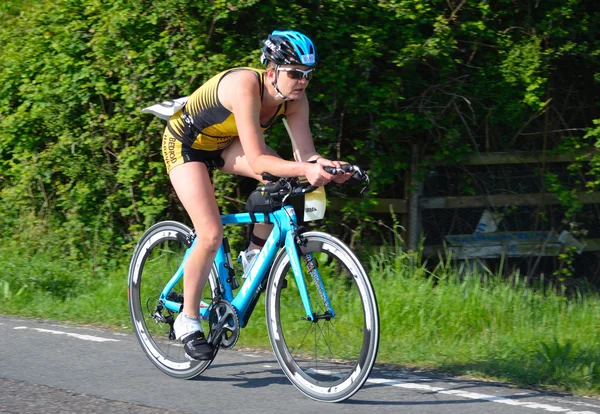 Close up of Female triathlete on road cycling stage. — Stock Photo, Image
