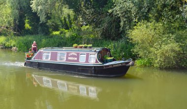 Nehir Ouse Buckden Marina Cambridgeshire, geleneksel dar teknede.