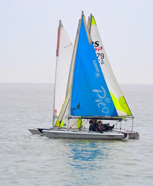 Colourful Sailing Dinghies on the North Sea  at Felixstowe Suffolk England. — Stock Photo, Image