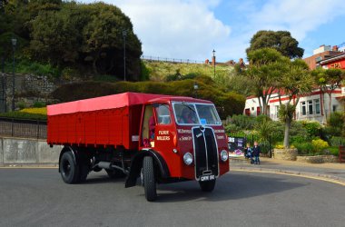FELIXSTOWE, SUFFOLK, İNGİLAND - MAYIS 05, 2019: yolda sürülen klasik kırmızı Sentinel Truck.