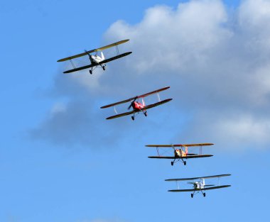 Dört Vintage SNCAN Stampe - Vertongen SV-4 Çift kanatlı uçaklar.