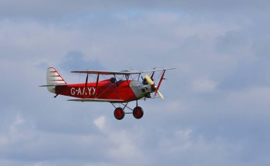 Vintage 1929 Güney Martlet uçağı uçuyor..