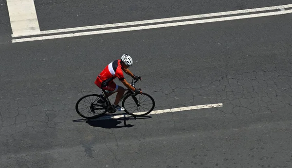 Funchal Madeira Portugal Junio 2019 Ciclista Carretera Rojo Tomado Desde — Foto de Stock