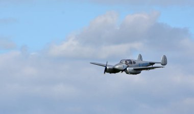 ICKwell, BEDFORDSHIRE, İNGİLYA - EYLÜL 06, 2020: A Vintage Miles M65 Gemini, G-AKHP Flight.