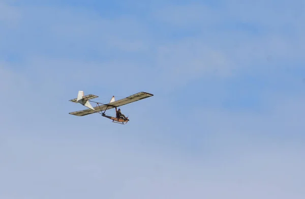 Ickwell Bedfordshire England Haziran 2021 Gökyüzünde Bulutlarda Klasik Schneider Planörü — Stok fotoğraf