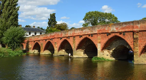 Great Barford Packhorse Bridge Church Pub Inglaterra — Fotografia de Stock