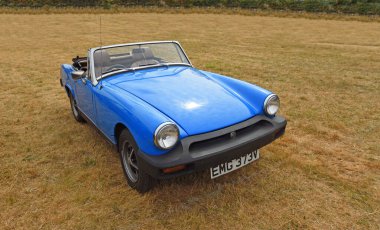 Little Gransden, Cambridgeshire, İngiltere - 24 Ağustos 2025: Klasik Mavi MG Cüce