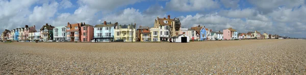 Aldeburgh nábřeží Panorama, starosvětské kouzlo z Suffolk. — Stock fotografie