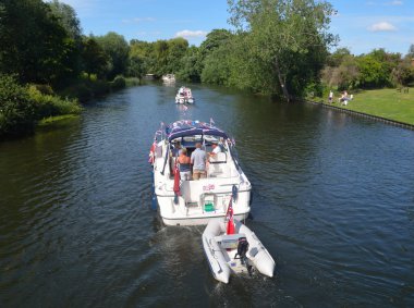 St Neots, Ouse nehrinde kabin kruvazör.