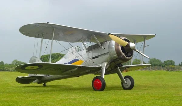 Gloster Gladiator flygplan utanför på flygfältet — Stockfoto