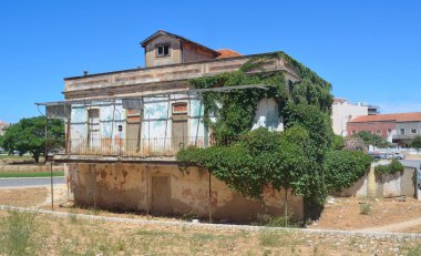 Güzel eski bir zavallı durumunda Bina Onarım Lagos Portekiz.