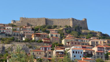 Molyvos Kalesi ve köy Kuzey Lesvos Yunanistan