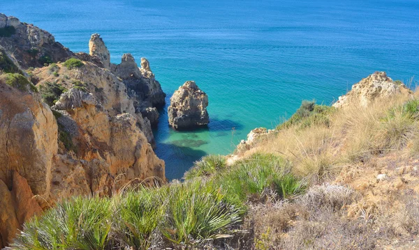 Морские скалы в Лагуше, Западный Алгарве, Португалия . — стоковое фото