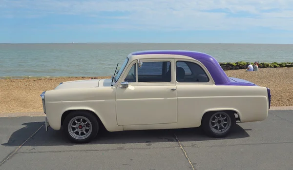 Klasyczny Ford popularnego show w Felixstowe Seafront. — Zdjęcie stockowe