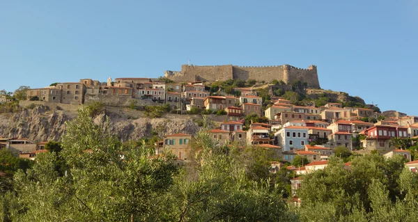 Μόλυβος κάστρο και το χωριό βόρεια Λέσβος Ελλάδα — Φωτογραφία Αρχείου