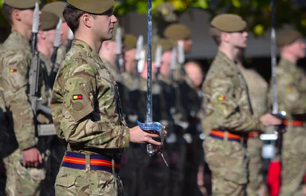 :Officerare och trupper i Royal Anglian Regiment vid St Neots. — Stockfoto