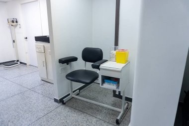 Phlebotomy sandalyesi yağ laboratuarı.