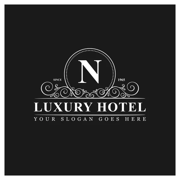 Logotipo del hotel de lujo con letra N — Vector de stock