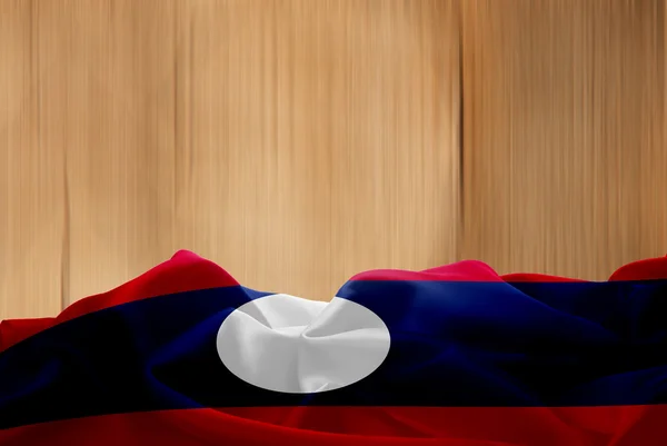 Флаг Лаоса на деревянном фоне — стоковое фото