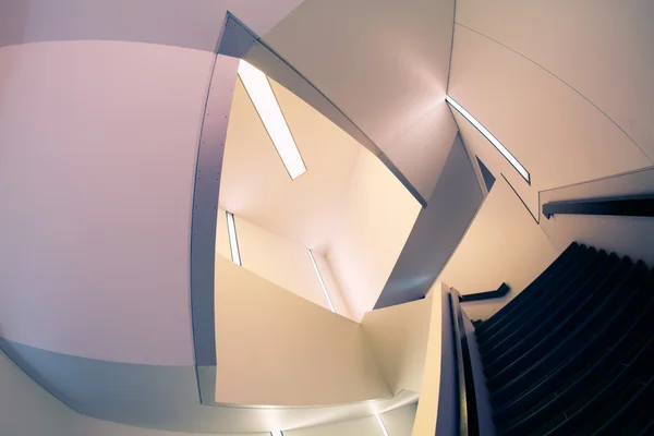 Linjer och vinklar av modern trappa — Stockfoto