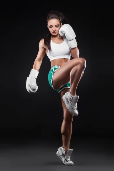 Beautiful sexy kickboxer girl dressed in gloves and making knee strike — Stock Fotó