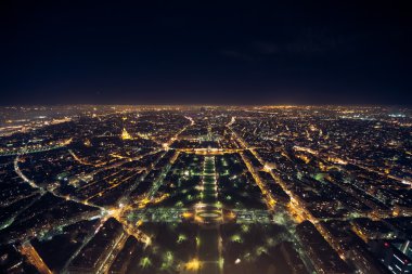 gece görünümünden Fransız Eyfel Kulesi; gece manzarası paris