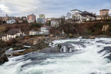 Rhine Falls panoramik görünüm; İsviçre;