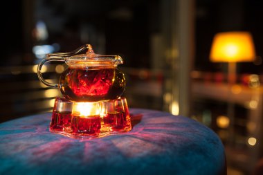 mum ısıtıcı ile cam çaydanlık;