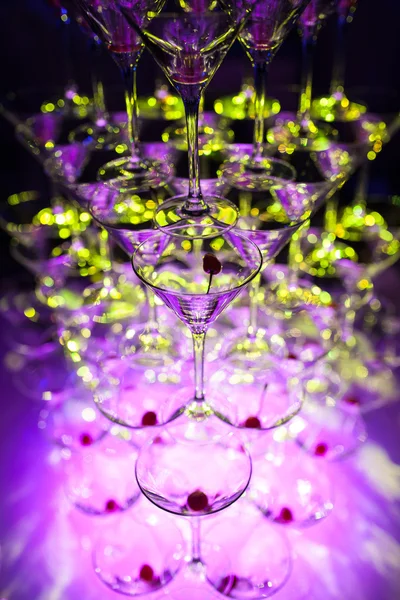 Martini poharak piramis; — Stock Fotó
