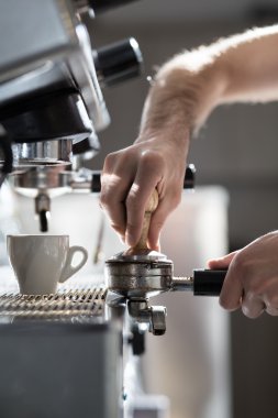 kahve işlem yapma; espresso fincan ve kahve makinesi;