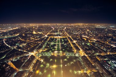 gece görünümünden Fransız Eyfel Kulesi; gece manzarası paris