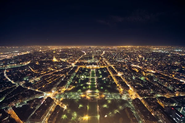 gece görünümünden Fransız Eyfel Kulesi; gece manzarası paris