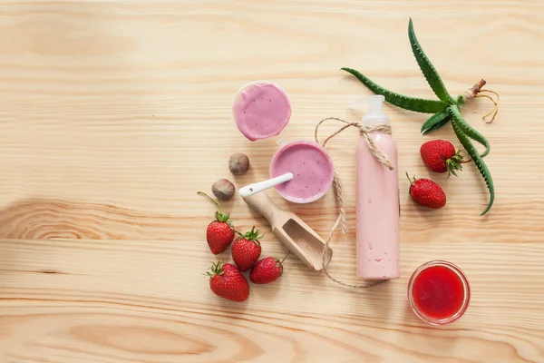 Set de cosméticos hechos a mano con crema e ingredientes , —  Fotos de Stock